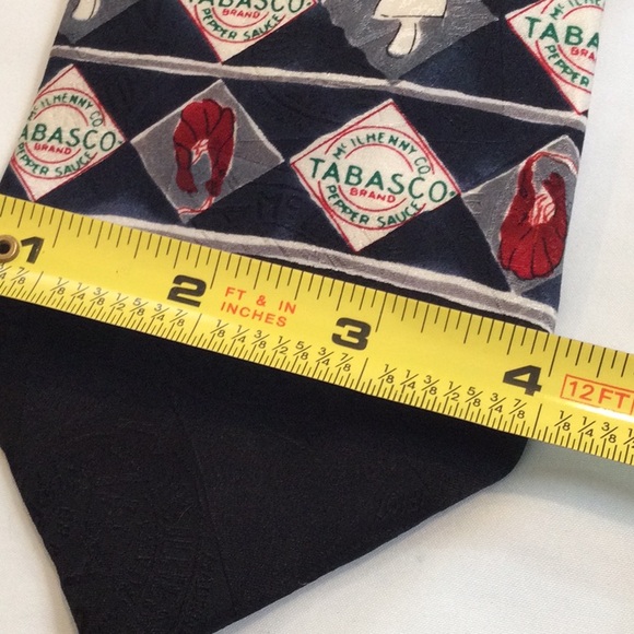 Tabasco Pepper Sauce silk necktie featuring crabs, prawns and peppers. - Picture 2 of 5